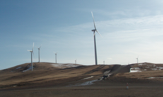 2014년 한국에너지공단이 청정개발체제(CDM) 검증을 수행하고 UN승인까지 성공적으로 완료한 몽골 살히트 풍력단지 전경.  한국에너지공단 제공